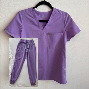 FIGS Lilac Dawn Catarina One Pocket Scrub Top Zamora high waisted 2.0 joggers XS